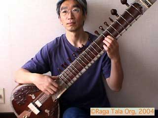 Holding your sitar